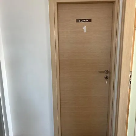 הרקליון Private Rooms With A Beautiful Veranda מראה חיצוני תמונה